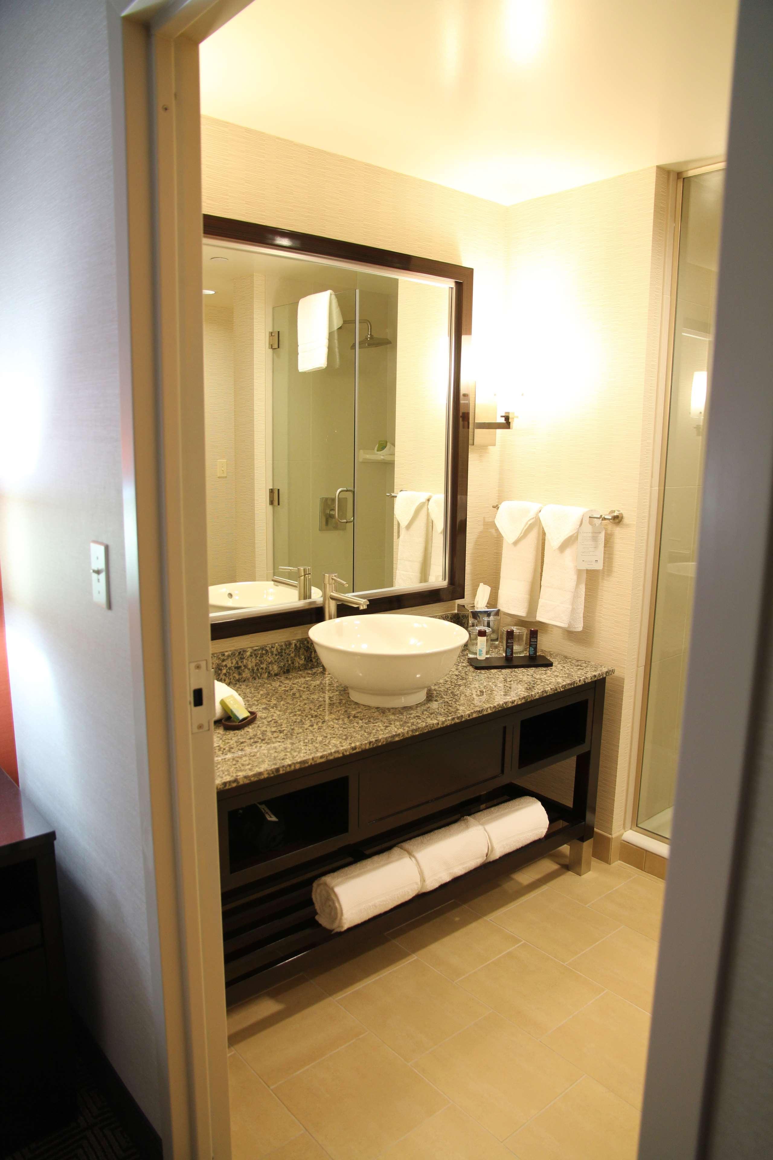 Embassy Suites Ontario - Airport Room photo