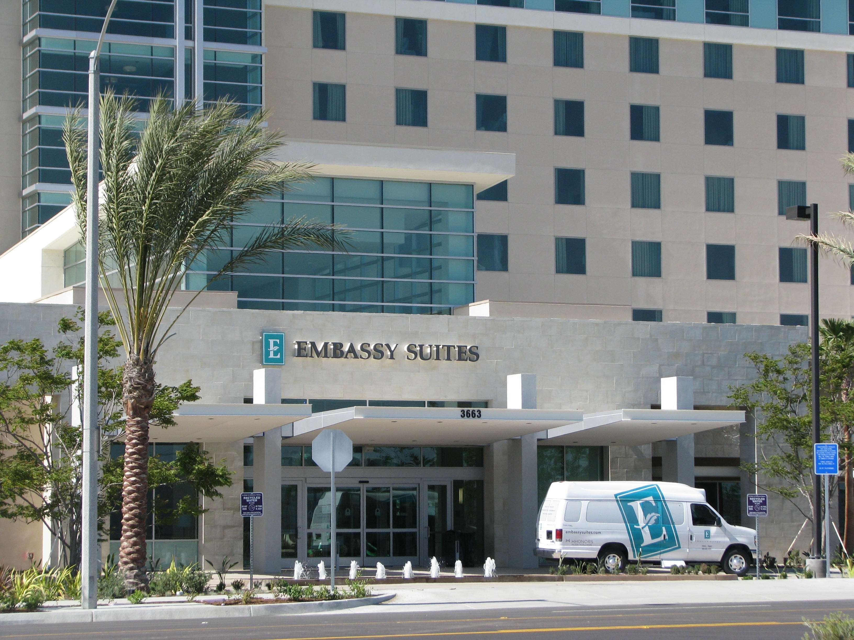Embassy Suites Ontario - Airport Exterior photo